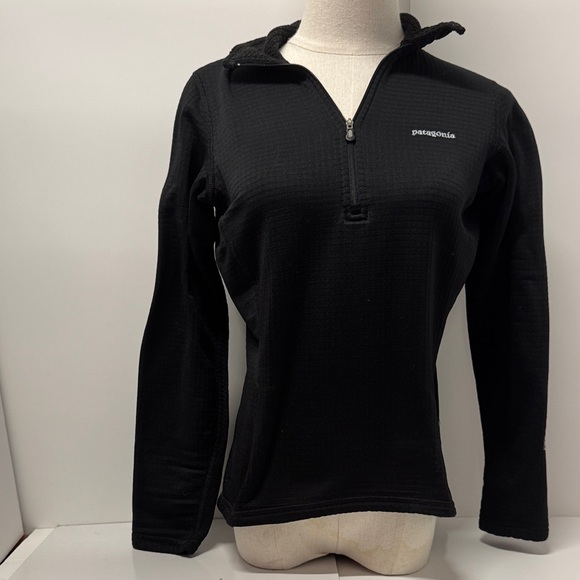 Patagonia Tops - Patagonia Black Fleece Quarter-Zip XS 17” pit-to-pit 22” long. Fall Winter